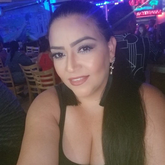 Meet your Posher, Jessica - Picture 1 of 3